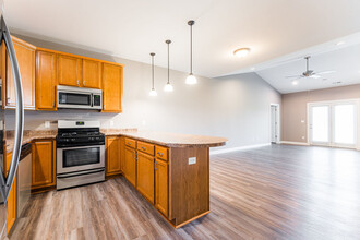 302 Millbridge Dr in Sycamore, IL - Building Photo - Building Photo