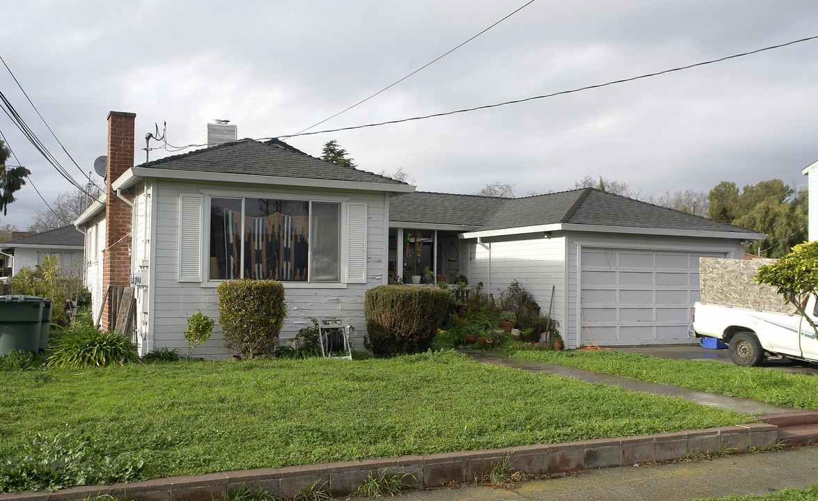 2125 W Avenue 136th in San Leandro, CA - Building Photo