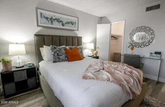 2222 W Beardsley Rd, Unit 2 in Phoenix, AZ - Foto de edificio - Building Photo