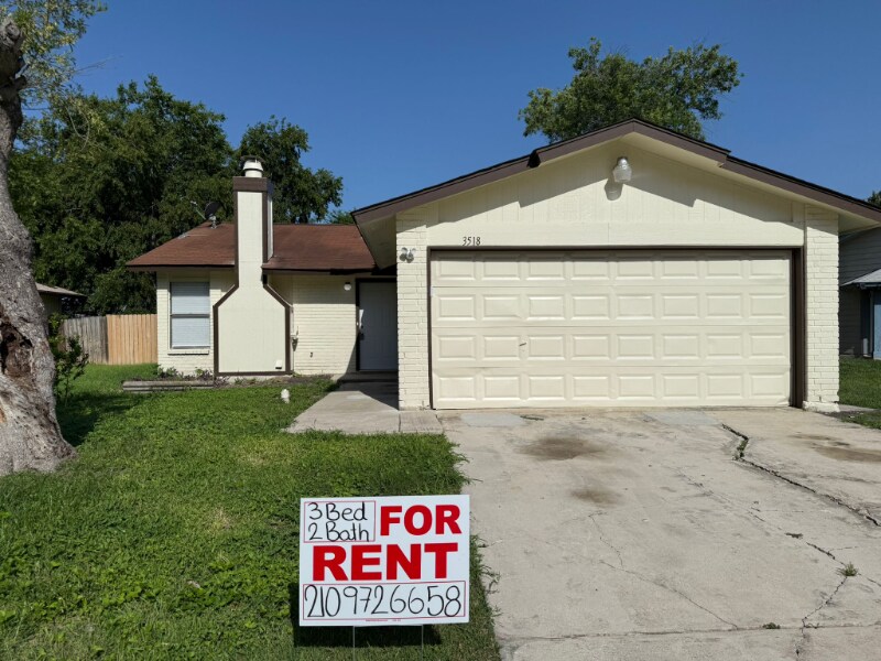 3518 Buzz Aldrin Dr in San Antonio, TX - Building Photo