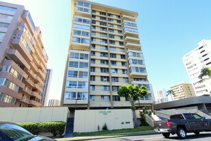 2533 Ala Wai Blvd in Honolulu, HI - Building Photo