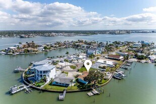 16114 5th St E in Redington Beach, FL - Building Photo