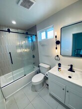 2128 La Canada Crest Dr in La Canada Flintridge, CA - Building Photo - Building Photo