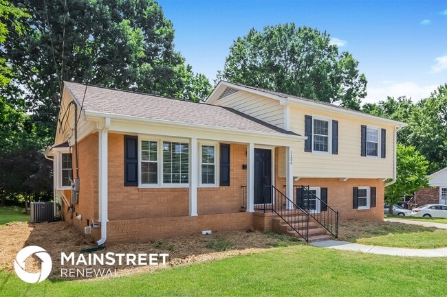 1200 Castlegate Dr in Gastonia, NC - Building Photo - Building Photo