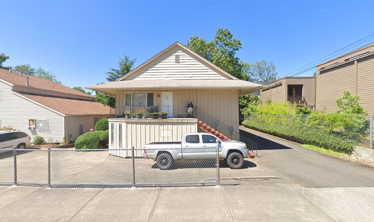 1919 SW Spring Garden St, Unit 2 in Portland, OR - Building Photo