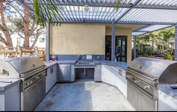 889 Date St in San Diego, CA - Building Photo - Building Photo