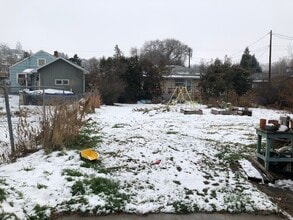 1226 E 12th St, Unit #3 in The Dalles, OR - Building Photo - Building Photo