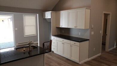 142 Scout Rd in Southbury, CT - Building Photo - Building Photo