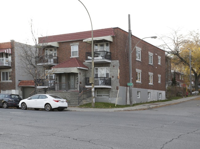 3299 Hochelaga