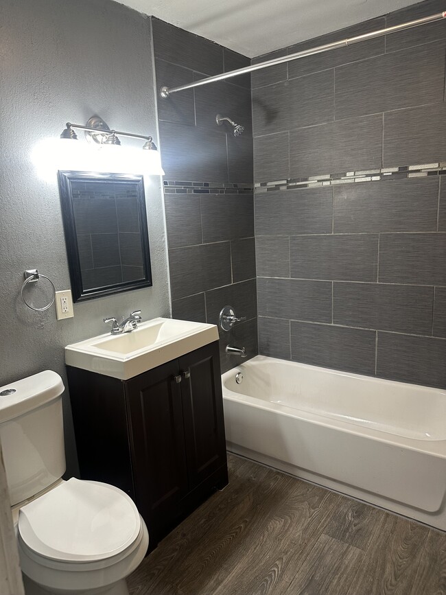 311 Glamis Ave, Unit 311 Glamis UNIT # 2 in San Antonio, TX - Foto de edificio - Building Photo