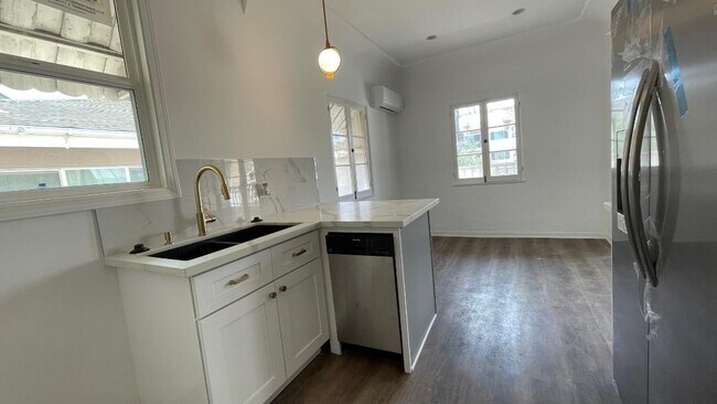 1540 S Sherbourne Dr in Los Angeles, CA - Building Photo - Building Photo