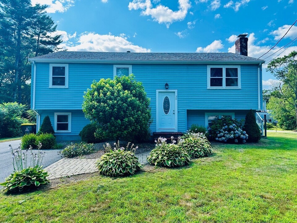30 Dwight St in Hanson, MA - Building Photo