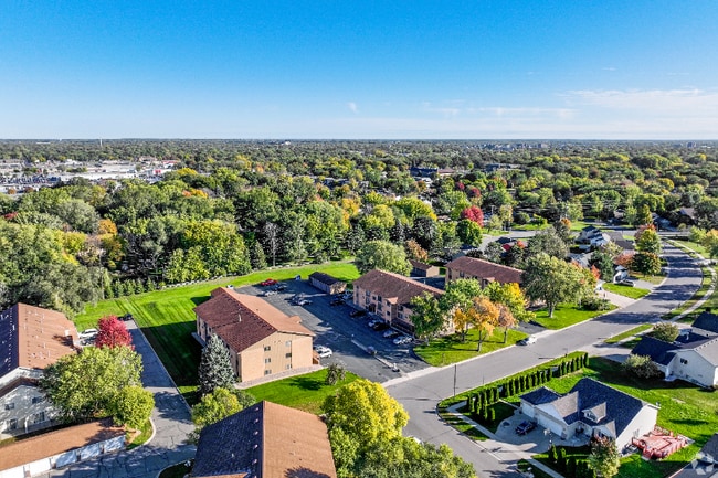 2611 Goettens Way in St. Cloud, MN - Foto de edificio - Building Photo