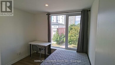 268 Lester St in Waterloo, ON - Building Photo - Building Photo