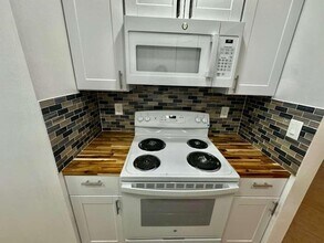 1201 Lake Victoria Dr in West Palm Beach, FL - Building Photo - Building Photo