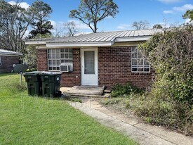 923 Bremen Ave in Pensacola, FL - Building Photo