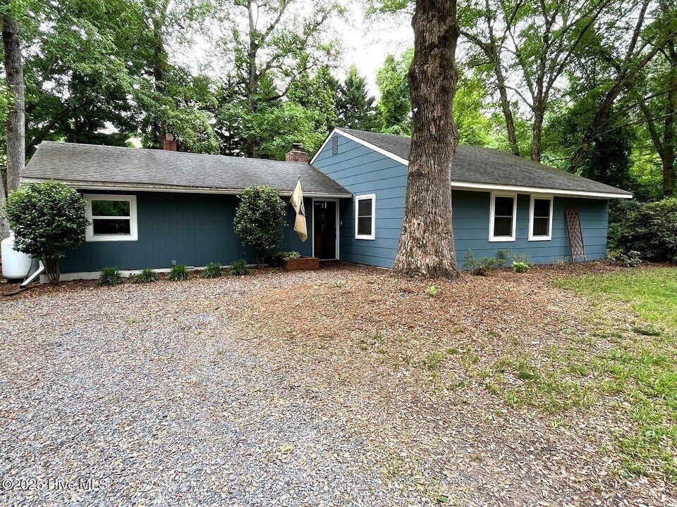 375 Midland Rd in Southern Pines, NC - Building Photo