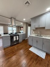 15 Howard Ave, Unit 1 in Southington, CT - Foto de edificio - Building Photo