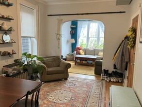 2034 W Huron St, Unit 2F in Chicago, IL - Foto de edificio - Building Photo