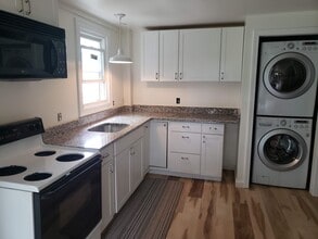 25 Pinehurst Rd in Saugus, MA - Foto de edificio - Building Photo