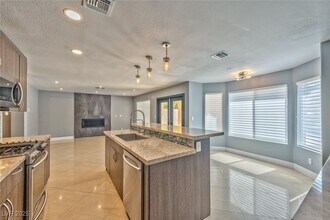 2209 Crestline Falls Pl in Las Vegas, NV - Foto de edificio - Building Photo