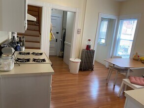 102 Rogers Ave, Unit 1 in Somerville, MA - Building Photo - Building Photo