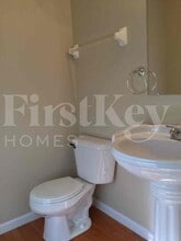 7568 Sycamore Woods Ln in Hamilton, OH - Building Photo - Building Photo