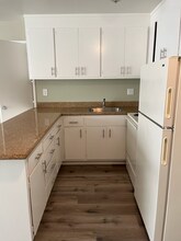 303 Lee St in Oakland, CA - Foto de edificio - Building Photo