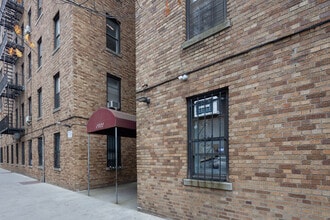 1922 McGraw Ave in Bronx, NY - Foto de edificio - Building Photo