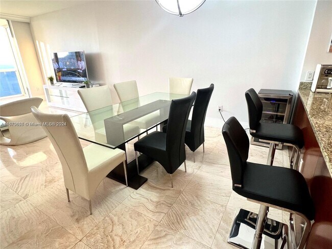 1830 S Ocean Dr, Unit 4611 in Hallandale Beach, FL - Building Photo - Building Photo