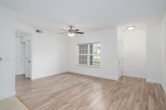 Frostwood Apartments in Peoria, IL - Building Photo - Interior Photo