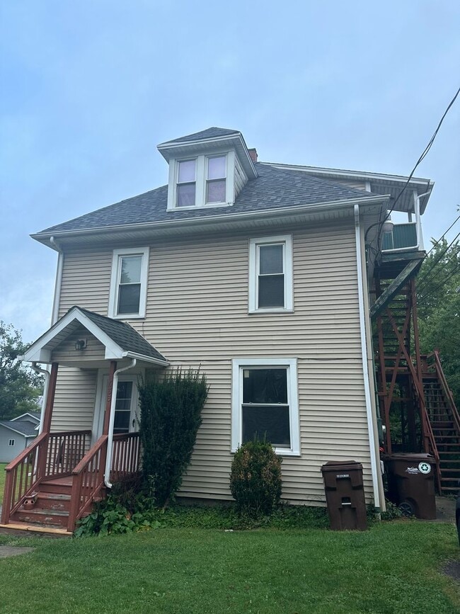 property at 633 S Center St