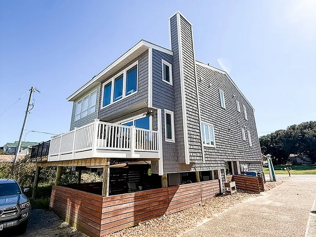 4466 Ocean View Ave in Virginia Beach, VA - Building Photo - Building Photo