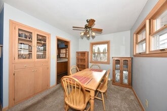 1927 N 118th St in Wauwatosa, WI - Foto de edificio - Building Photo