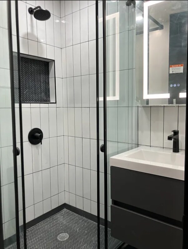 E. 4th St , Ave in New York, NY - Foto de edificio - Building Photo