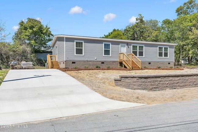 301 Barnes St in Emerald Isle, NC - Building Photo - Building Photo
