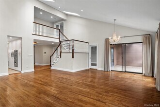 1 Yale Dr in Manhasset, NY - Building Photo - Building Photo