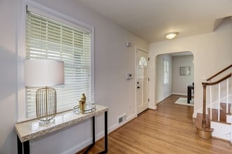 9412 Colesville Rd in Silver Spring, MD - Building Photo - Building Photo