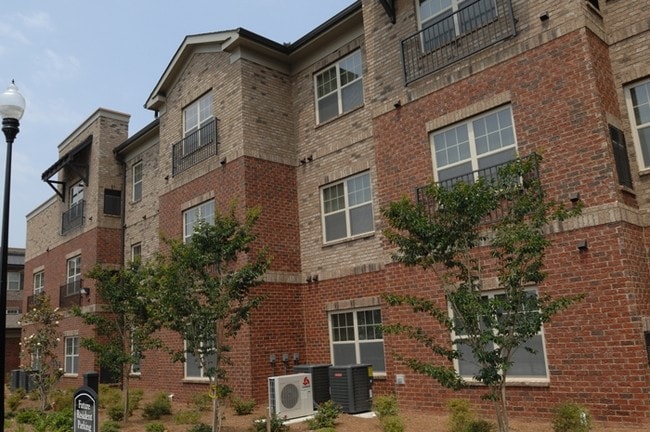 Woodbridge at Parkway Village in Fairburn, GA - Building Photo - Building Photo