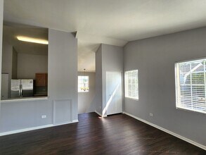 2023 Silverstone Dr in Carpentersville, IL - Building Photo - Building Photo