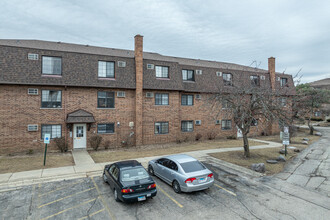 Century Point Apartments in Glendale Heights, IL - Building Photo - Building Photo