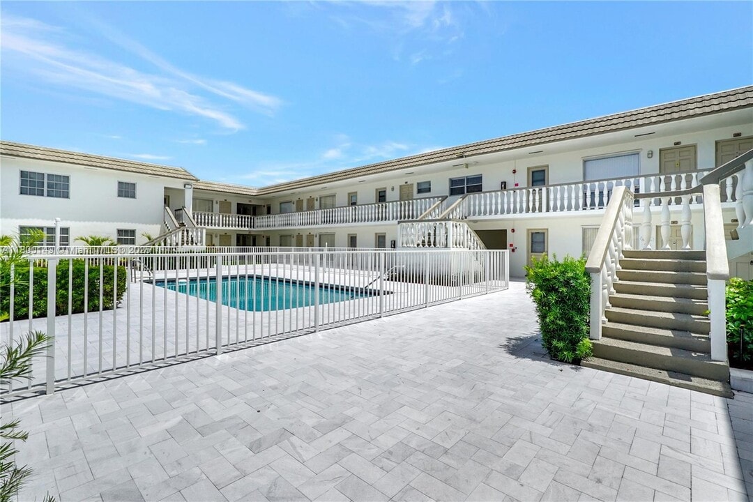 5450 Hollywood Blvd in Hollywood, FL - Building Photo