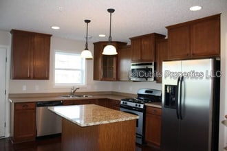 15622 60th Ave N in Plymouth, MN - Foto de edificio - Building Photo