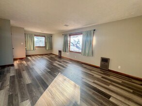 865 W Buckeye Rd in Pickrell, NE - Building Photo - Building Photo