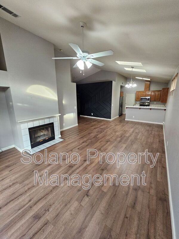 246 Potrero St in Suisun City, CA - Building Photo - Building Photo