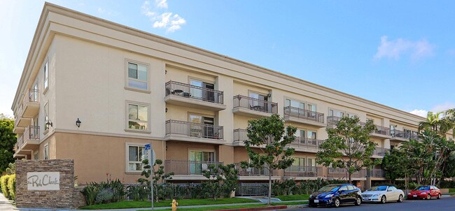 141 S Clark Dr, Unit #427 in West Hollywood, CA - Building Photo - Building Photo