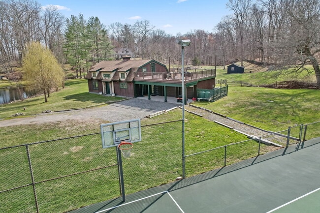 property at 39 Hunting Ridge Rd