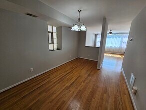 1140 W Barry Ave, Unit Unit 1 in Chicago, IL - Building Photo - Building Photo