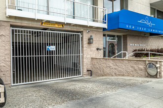 Sea Isle Landing in Long Beach, CA - Building Photo - Building Photo