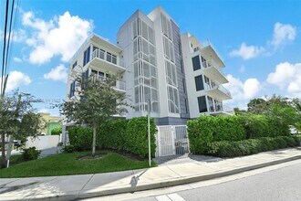 1900 SE 2nd St in Deerfield Beach, FL - Building Photo - Building Photo